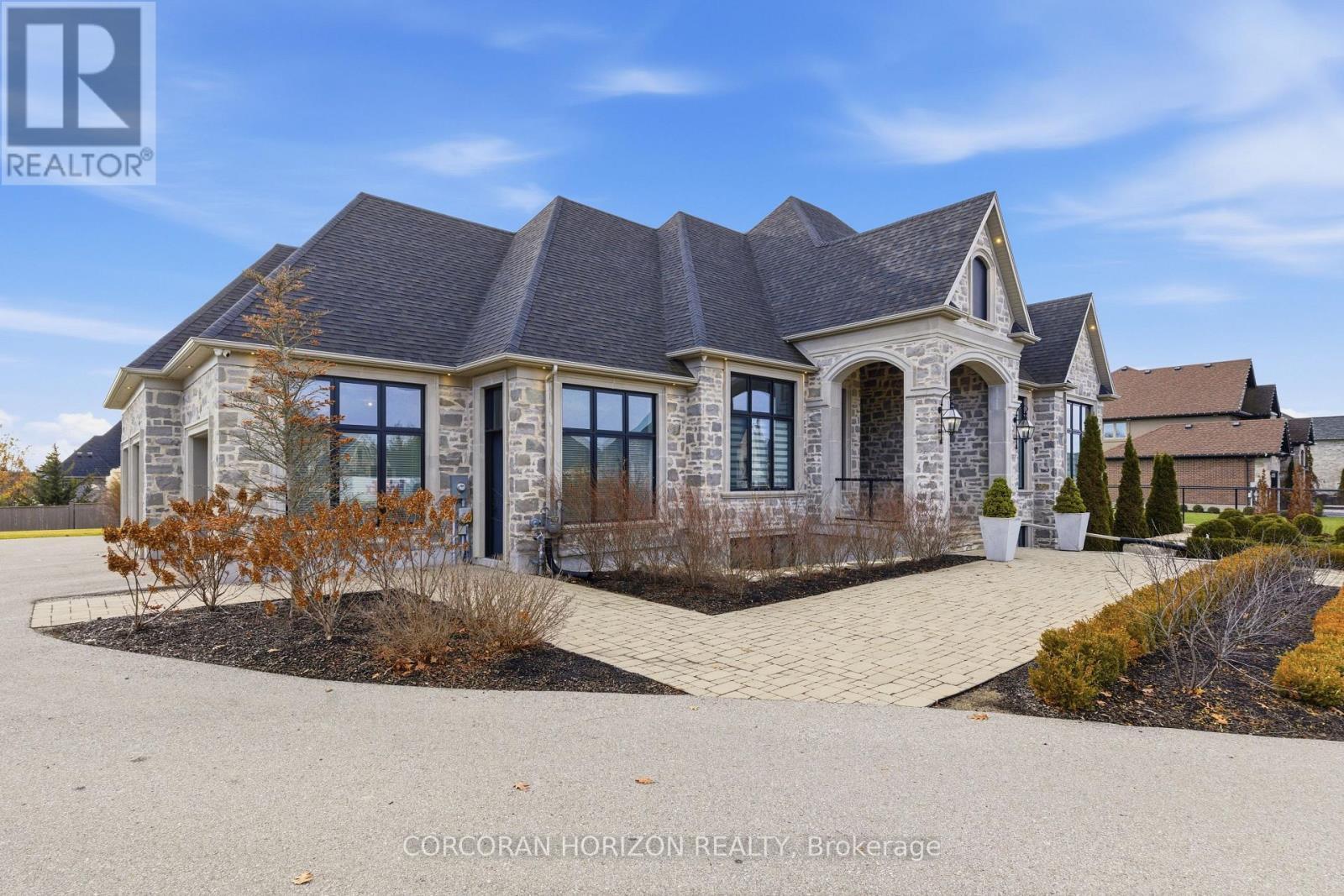 31 Reid Court, Puslinch, ON - Outdoor With Facade