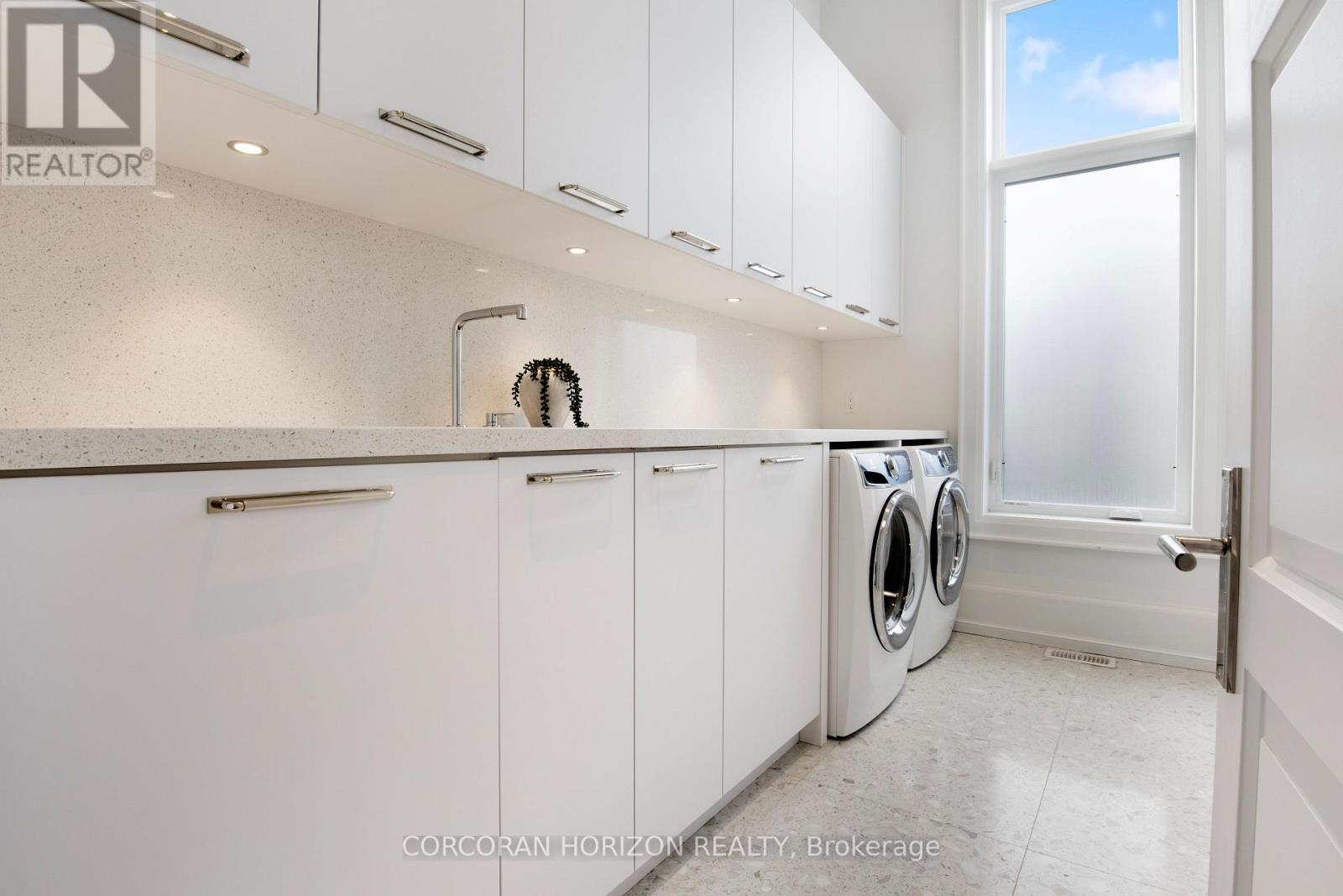 31 Reid Court, Puslinch, ON - Indoor Photo Showing Laundry Room
