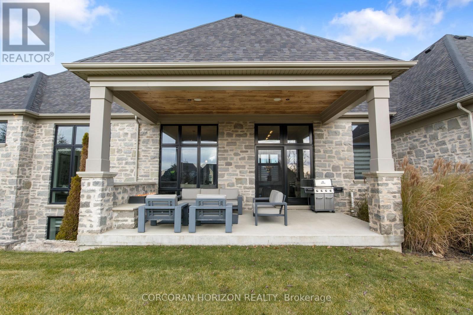31 Reid Court, Puslinch, ON - Outdoor With Deck Patio Veranda