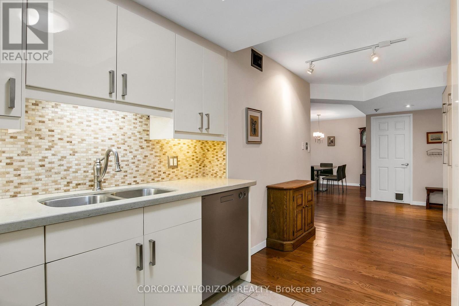 1001 - 5444 Yonge Street, Toronto, ON - Indoor Photo Showing Kitchen With Double Sink
