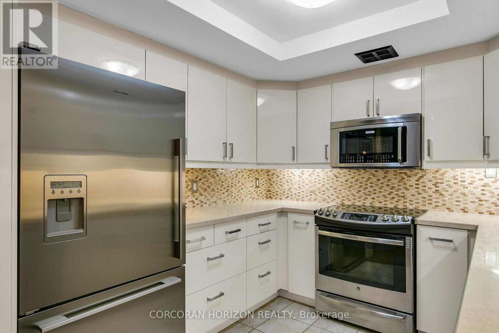 1001 - 5444 Yonge Street, Toronto, ON - Indoor Photo Showing Kitchen With Upgraded Kitchen