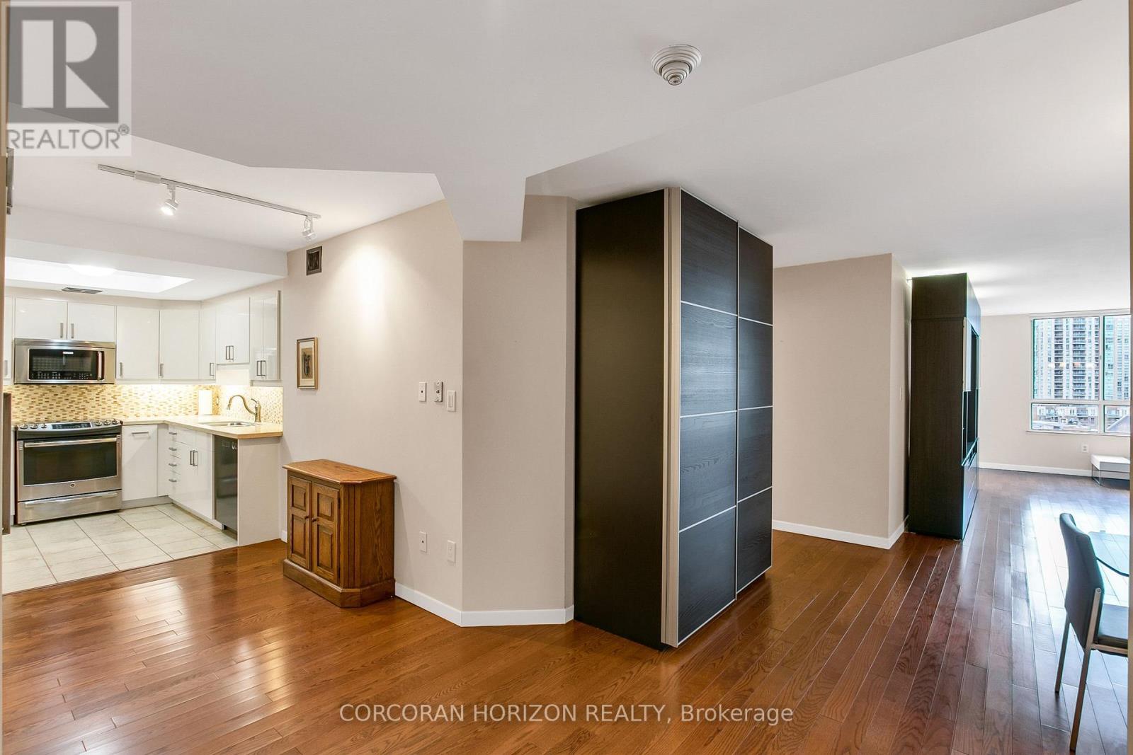 1001 - 5444 Yonge Street, Toronto, ON - Indoor Photo Showing Kitchen