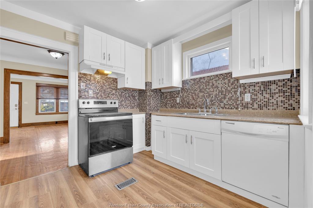 1006 Pillette, Windsor, ON