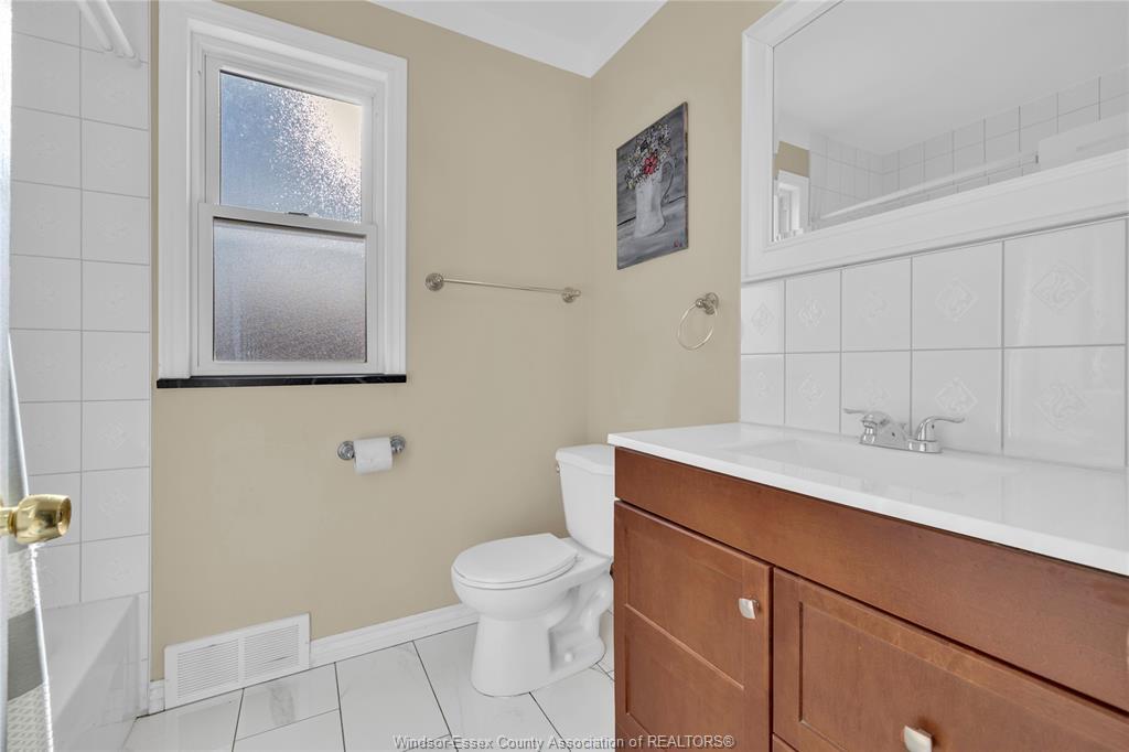 1006 Pillette, Windsor, ON