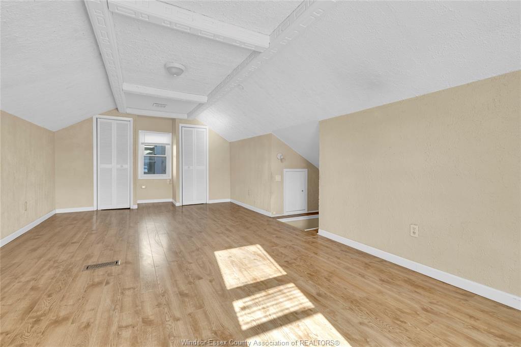 1006 Pillette, Windsor, ON