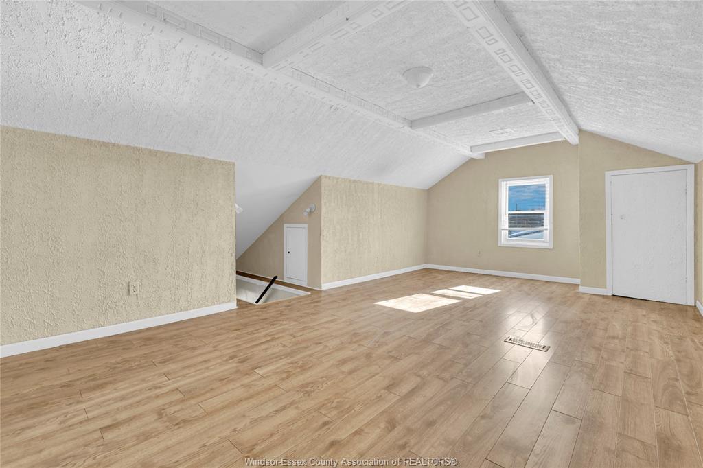 1006 Pillette, Windsor, ON