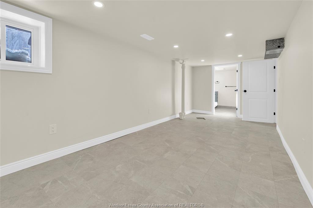 1006 Pillette, Windsor, ON