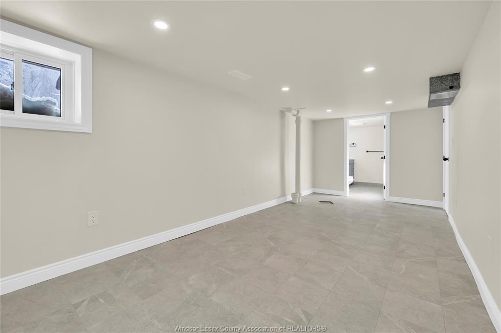 1006 Pillette, Windsor, ON