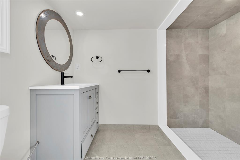 1006 Pillette, Windsor, ON