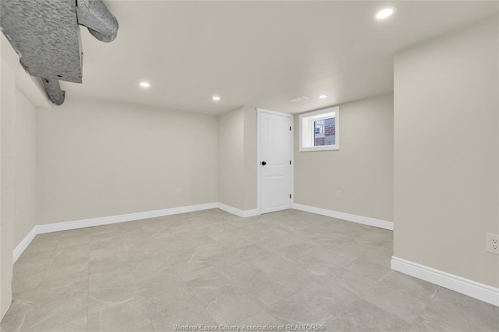 1006 Pillette, Windsor, ON