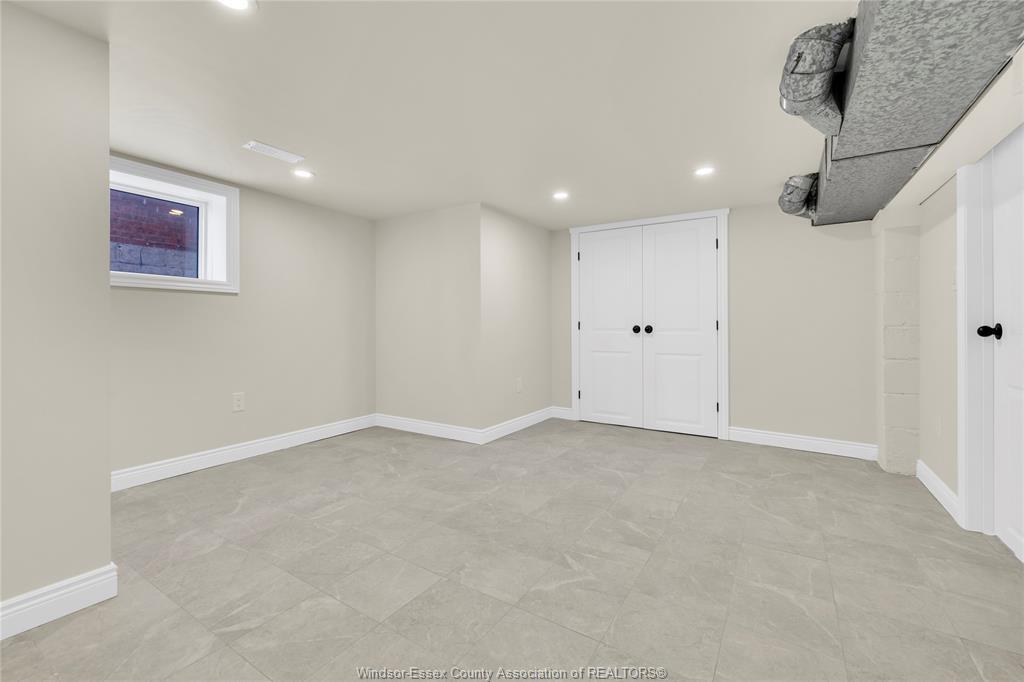 1006 Pillette, Windsor, ON