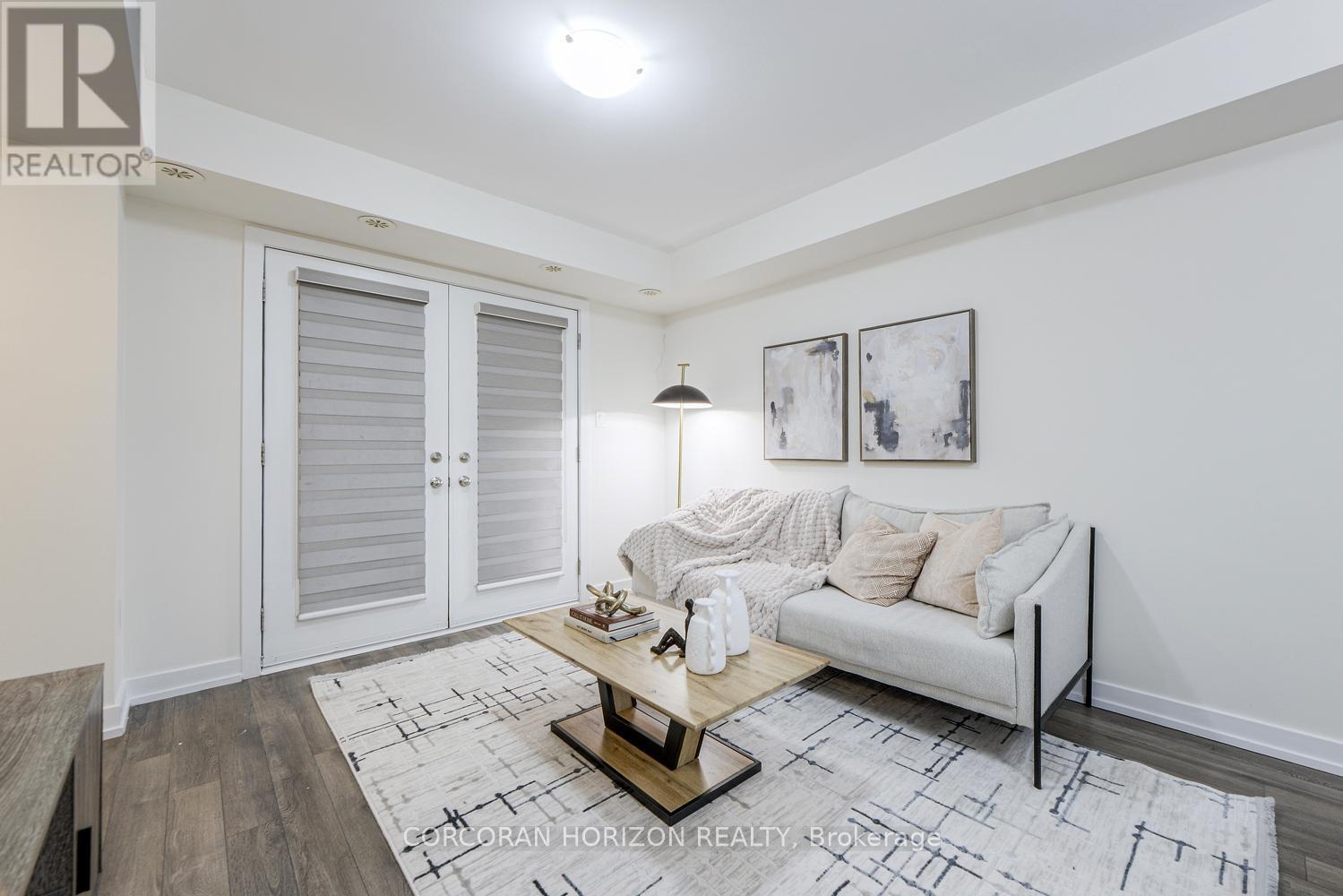 70 - 2315 Sheppard Avenue W, Toronto, ON - Indoor Photo Showing Living Room