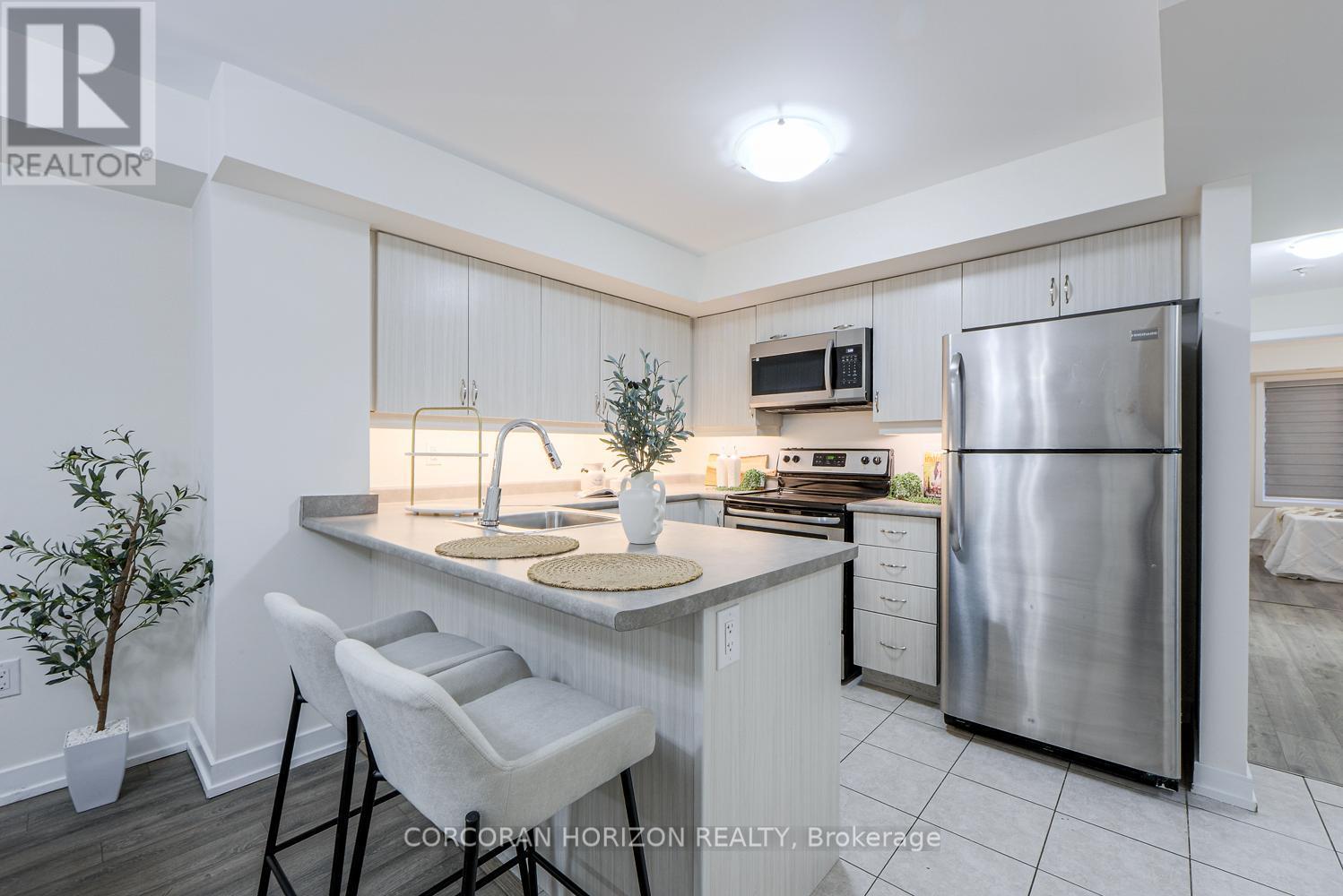 70 - 2315 Sheppard Avenue W, Toronto, ON - Indoor Photo Showing Kitchen With Stainless Steel Kitchen