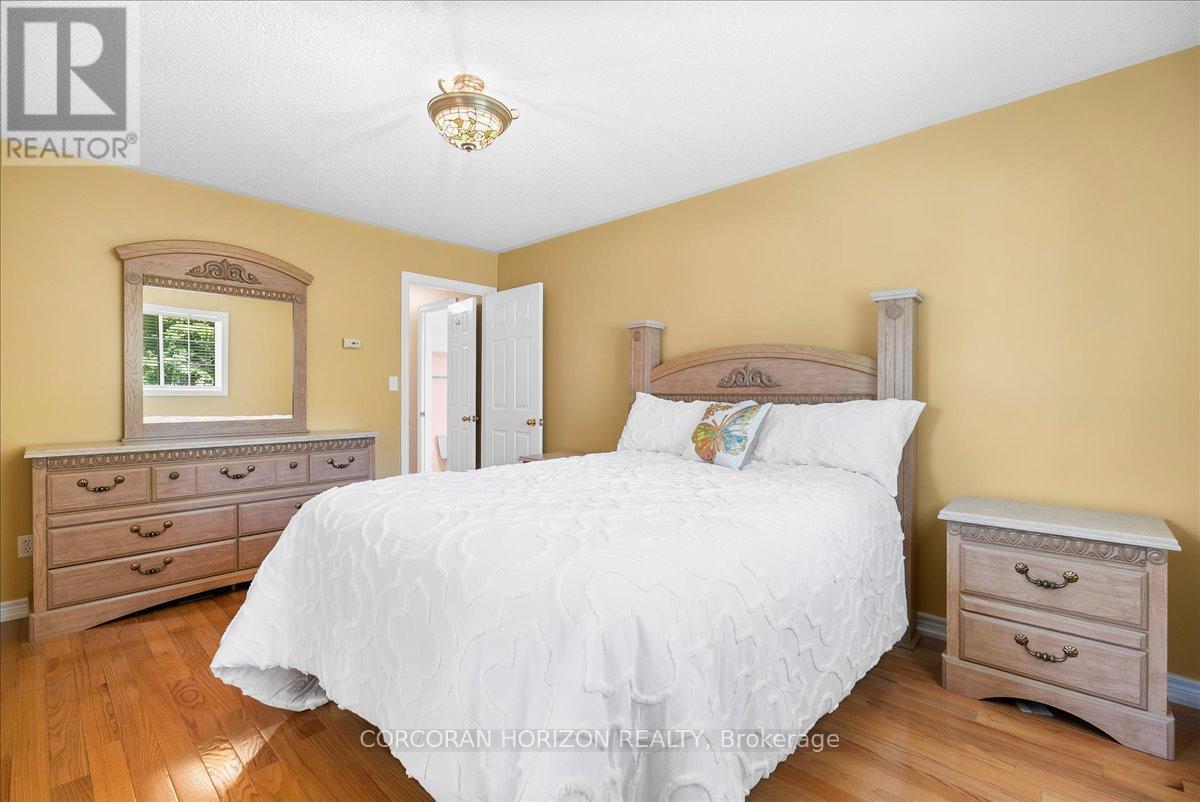 312 Harvie Road, Barrie, ON - Indoor Photo Showing Bedroom