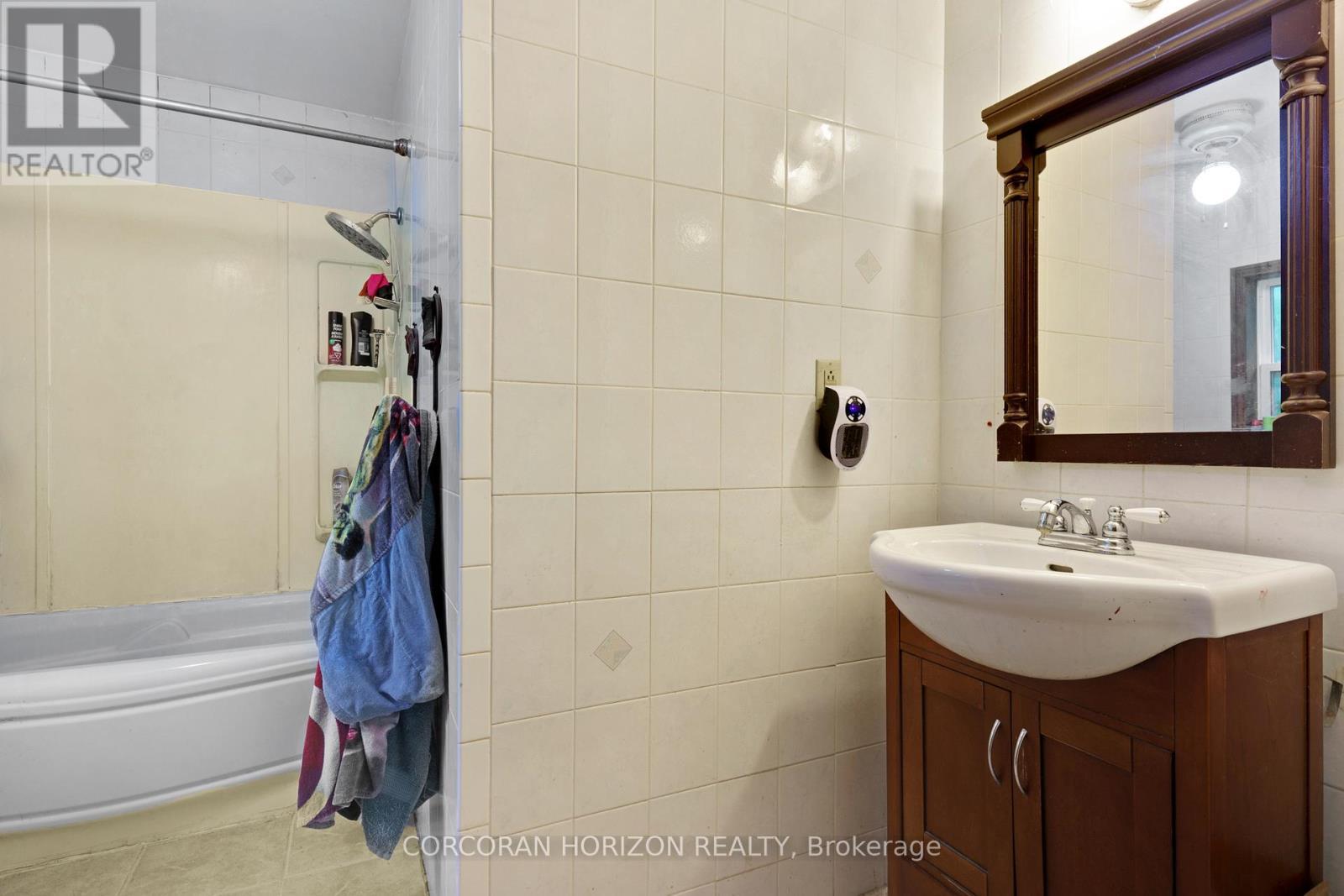 1374 5Th Concession Road W, Hamilton, ON