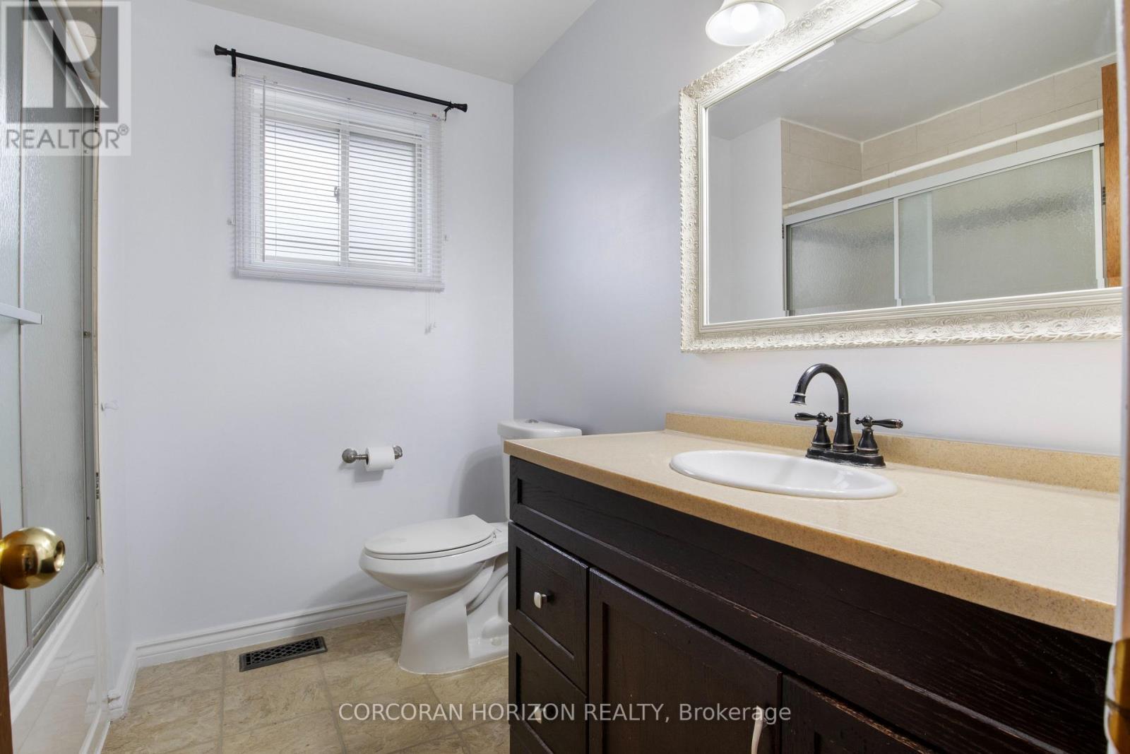 43 Middleton Street, Cambridge, ON - Indoor Photo Showing Bathroom