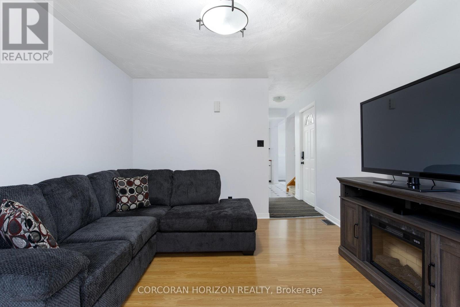 43 Middleton Street, Cambridge, ON - Indoor Photo Showing Living Room