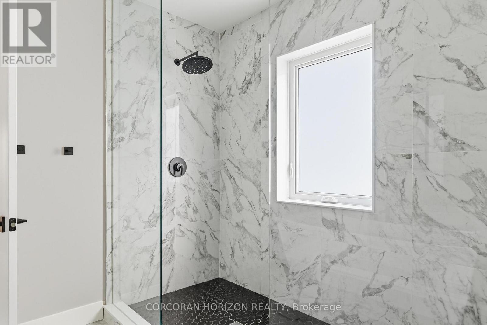 95 William Street W, Waterloo, ON - Indoor Photo Showing Bathroom