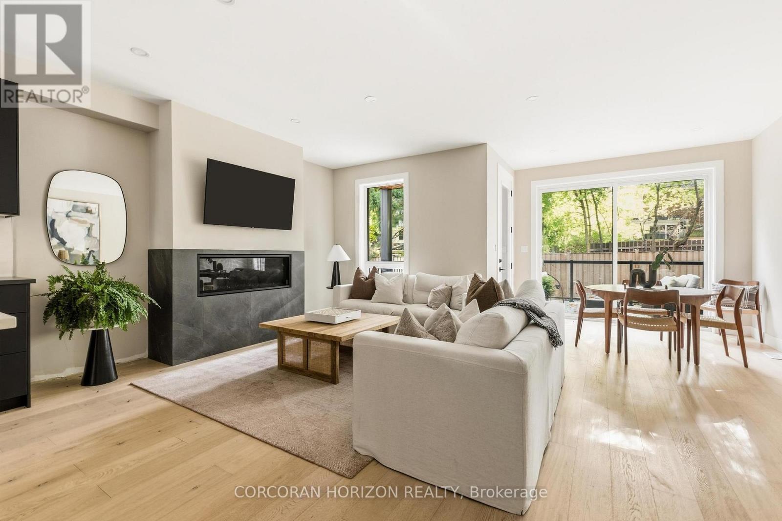 95 William Street W, Waterloo, ON - Indoor Photo Showing Living Room With Fireplace