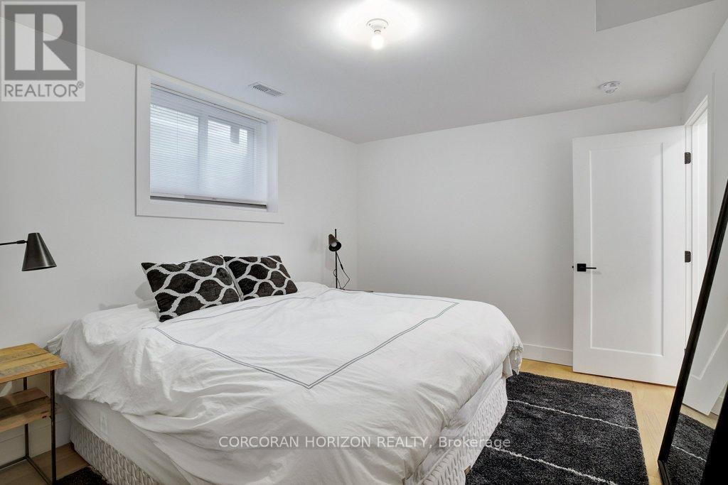 95 William Street W, Waterloo, ON - Indoor Photo Showing Bedroom