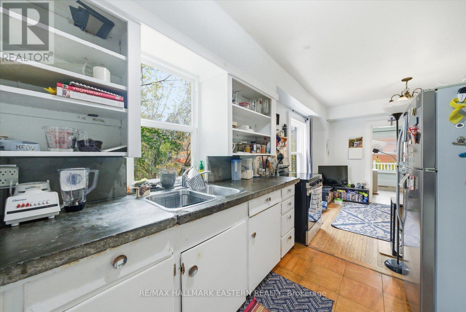 242 Dublin Street, Peterborough (Town Ward 3), ON - Indoor Photo Showing Kitchen With Double Sink