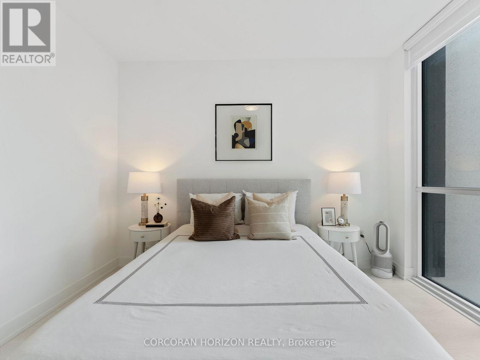 221 - 30 Inn On The Park Drive, Toronto, ON - Indoor Photo Showing Bedroom