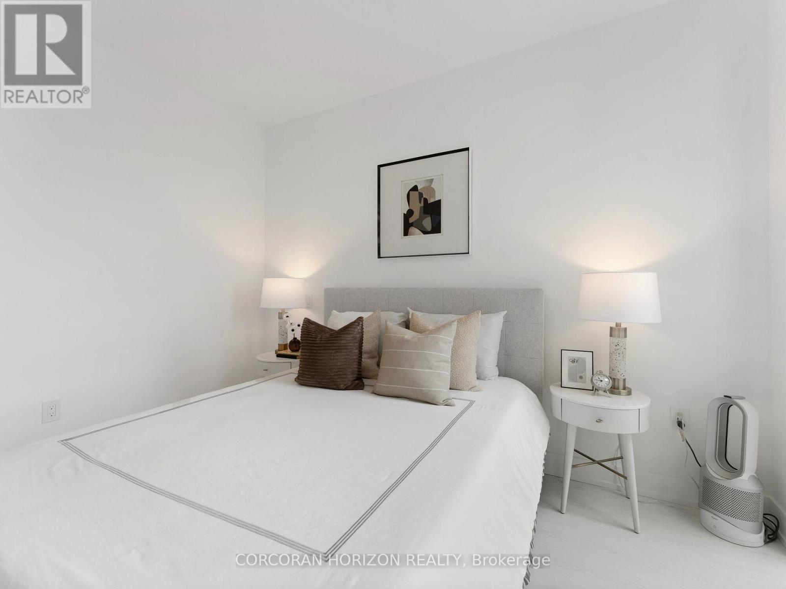 221 - 30 Inn On The Park Drive, Toronto, ON - Indoor Photo Showing Bedroom