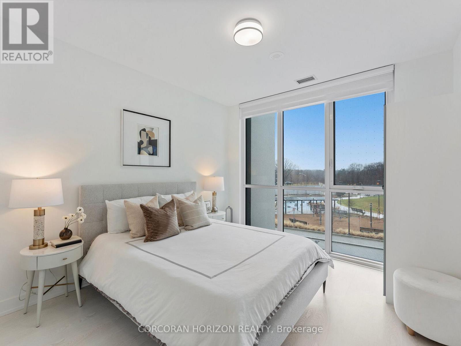 221 - 30 Inn On The Park Drive, Toronto, ON - Indoor Photo Showing Bedroom