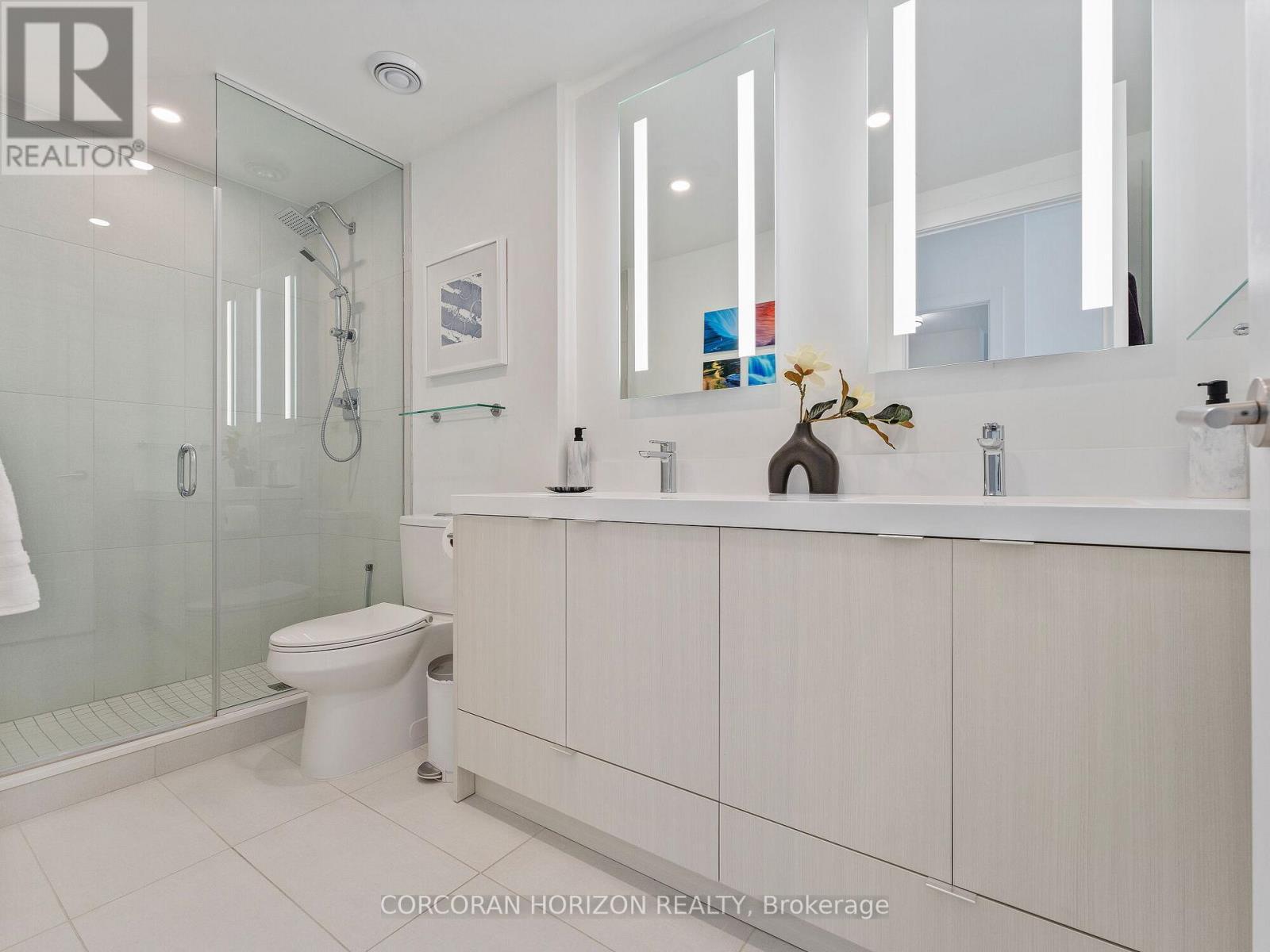 221 - 30 Inn On The Park Drive, Toronto, ON - Indoor Photo Showing Bathroom