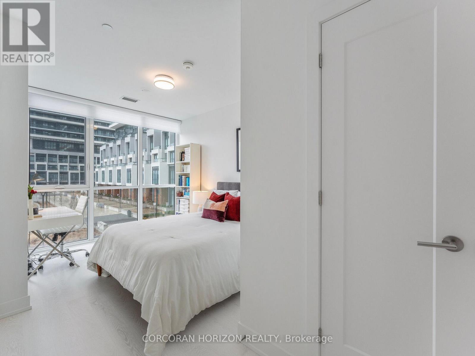 221 - 30 Inn On The Park Drive, Toronto, ON - Indoor Photo Showing Bedroom