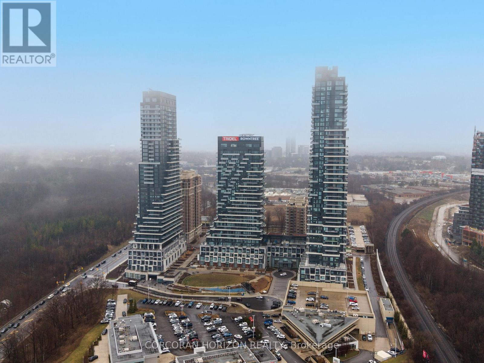 221 - 30 Inn On The Park Drive, Toronto, ON - Outdoor