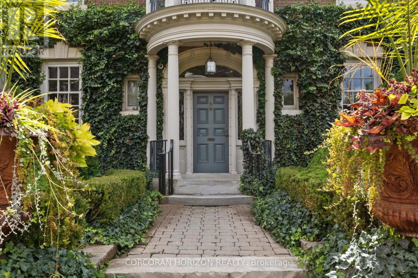 33 Salisbury Avenue, Cambridge, ON - Outdoor