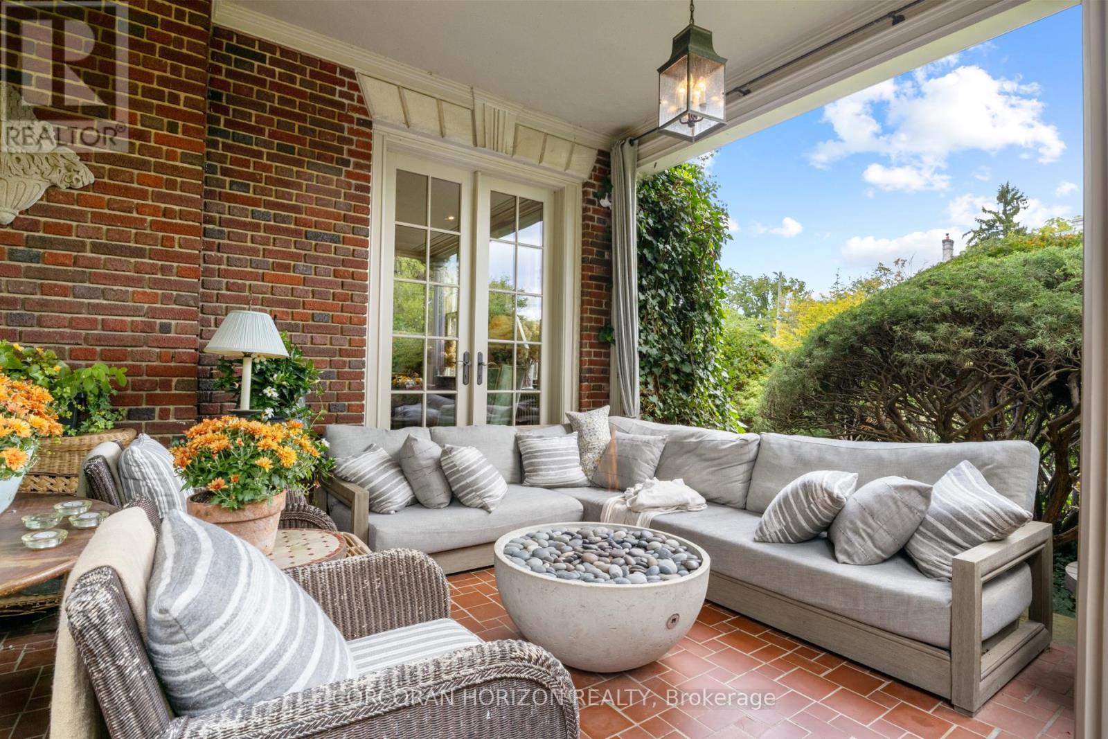 33 Salisbury Avenue, Cambridge, ON - Outdoor With Deck Patio Veranda