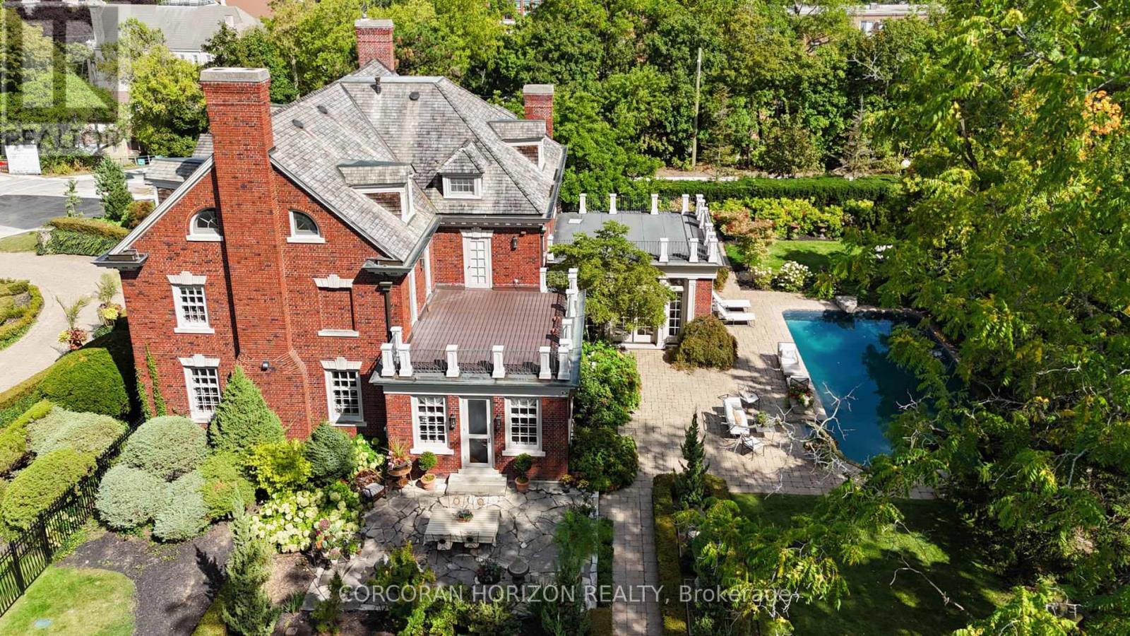 33 Salisbury Avenue, Cambridge, ON - Outdoor With In Ground Pool