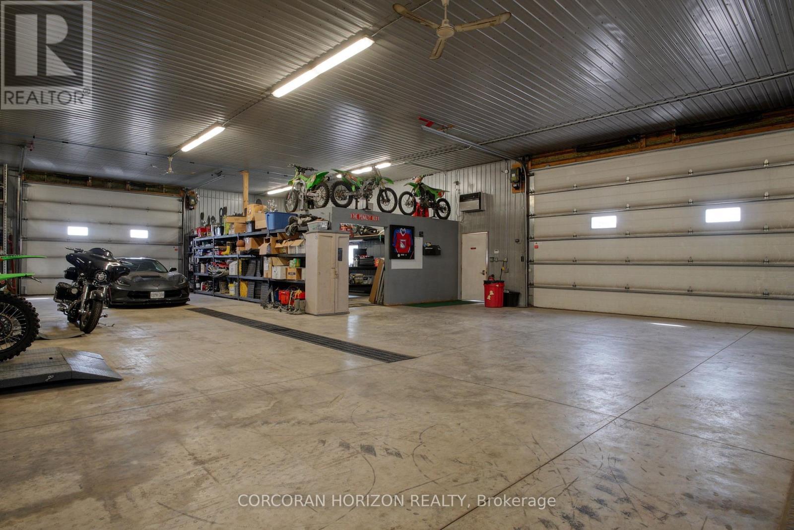 1546 Maryhill Road, Woolwich, ON - Indoor Photo Showing Garage