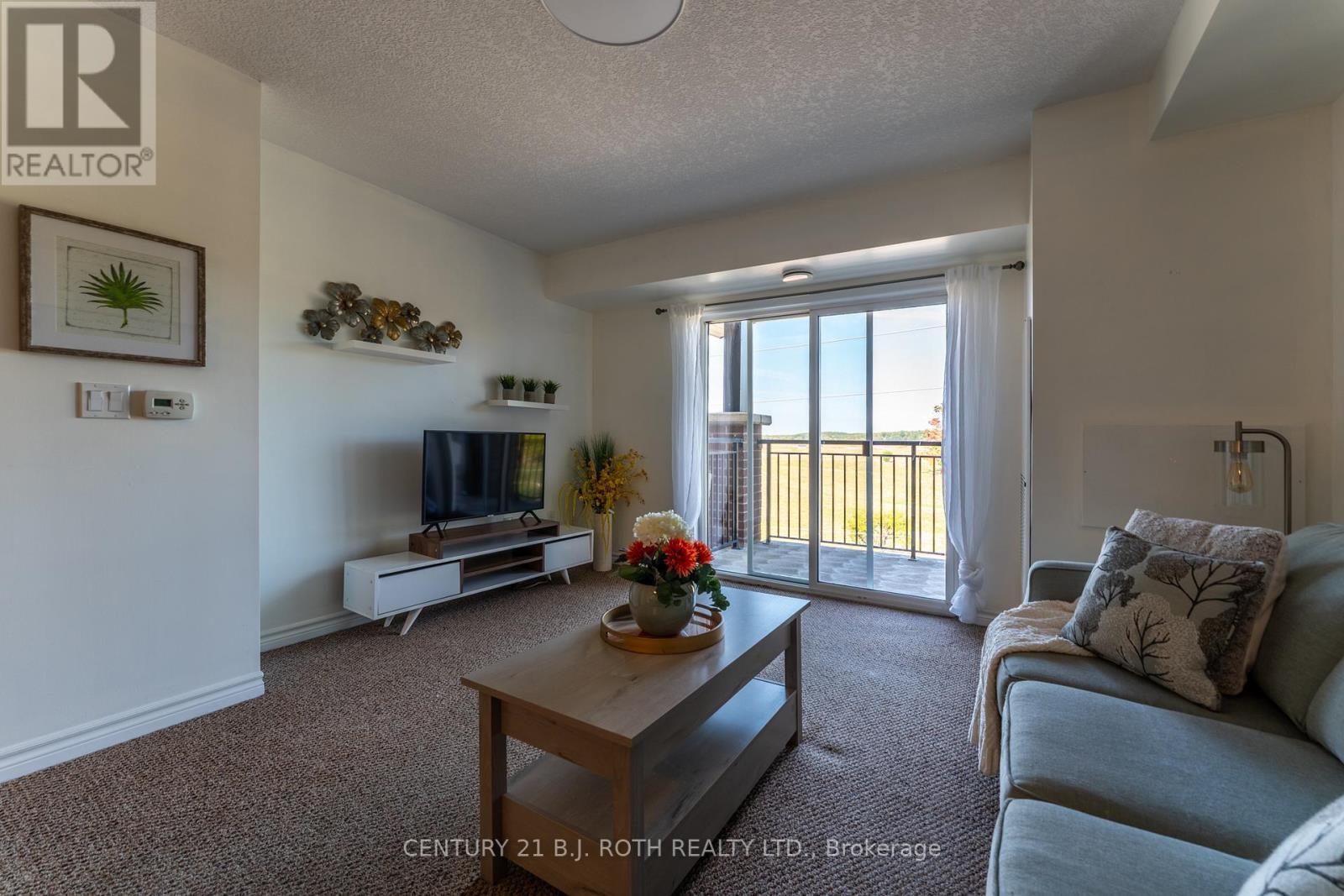 403 - 67 Kingsbury Square, Guelph, ON - Indoor Photo Showing Living Room