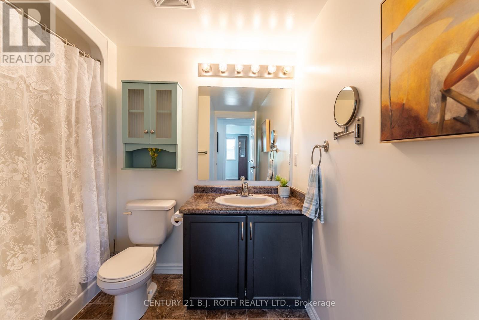 403 - 67 Kingsbury Square, Guelph, ON - Indoor Photo Showing Bathroom