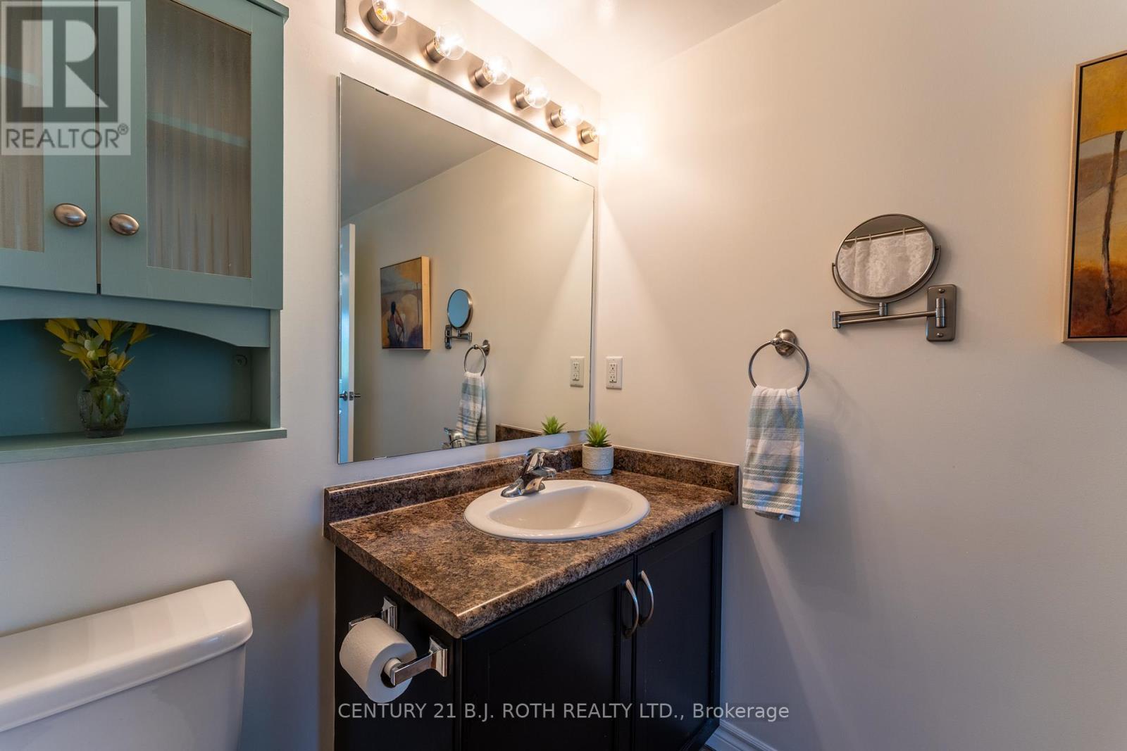 403 - 67 Kingsbury Square, Guelph, ON - Indoor Photo Showing Bathroom