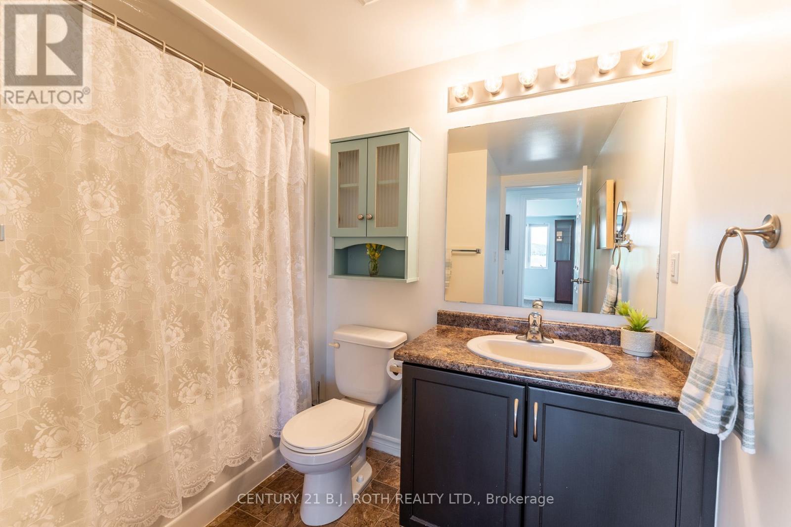 403 - 67 Kingsbury Square, Guelph, ON - Indoor Photo Showing Bathroom