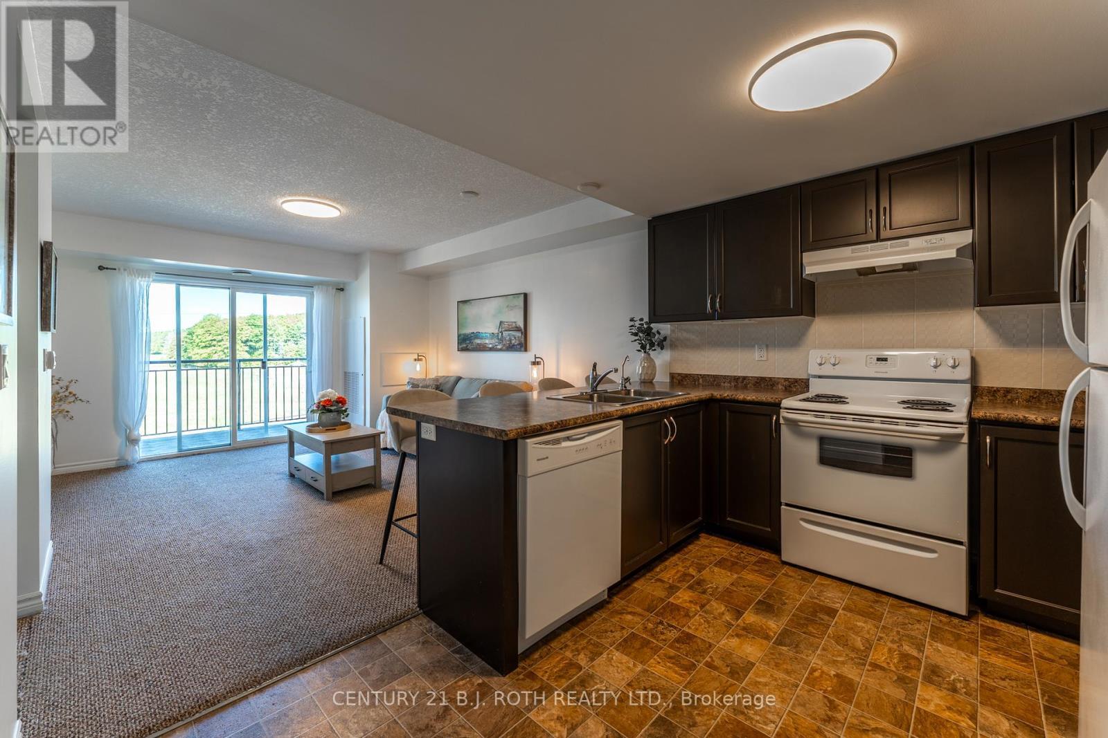 403 - 67 Kingsbury Square, Guelph, ON - Indoor Photo Showing Kitchen
