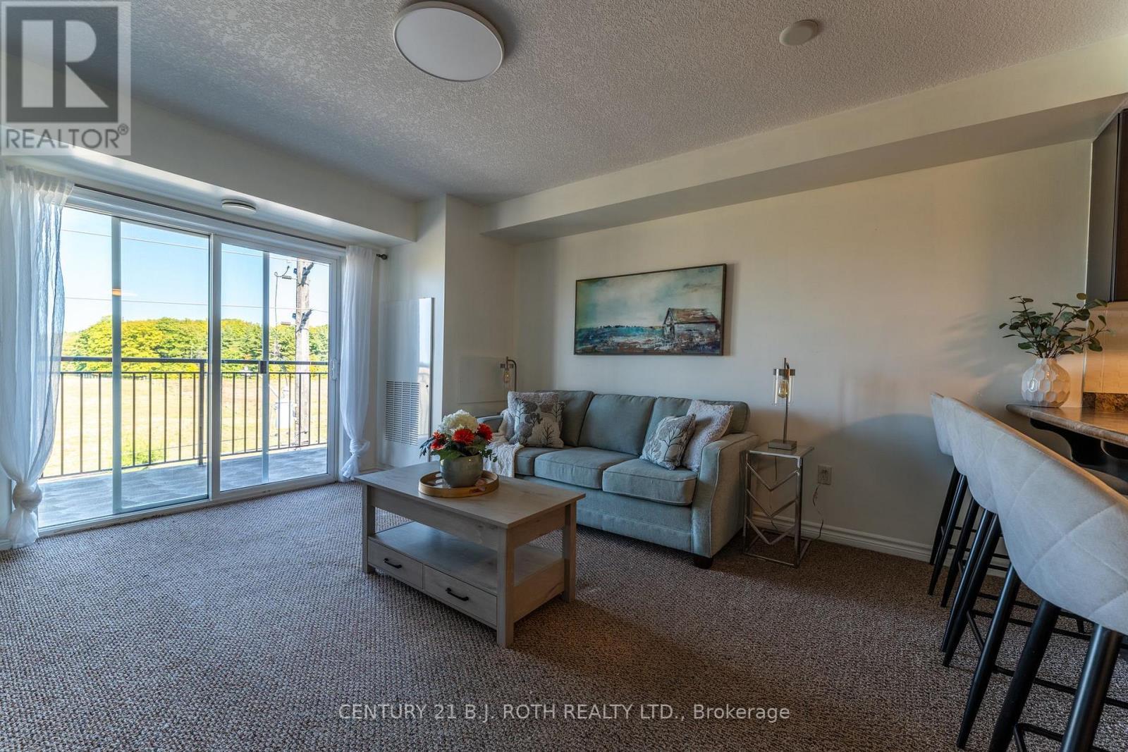403 - 67 Kingsbury Square, Guelph, ON - Indoor Photo Showing Living Room