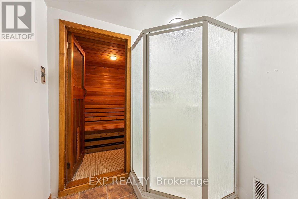 1165 Whitefield Drive, Peterborough (Otonabee Ward 1), ON - Indoor