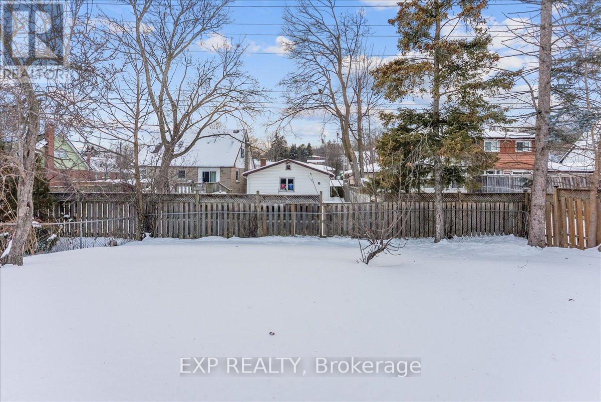 1165 Whitefield Drive, Peterborough (Otonabee Ward 1), ON - Outdoor