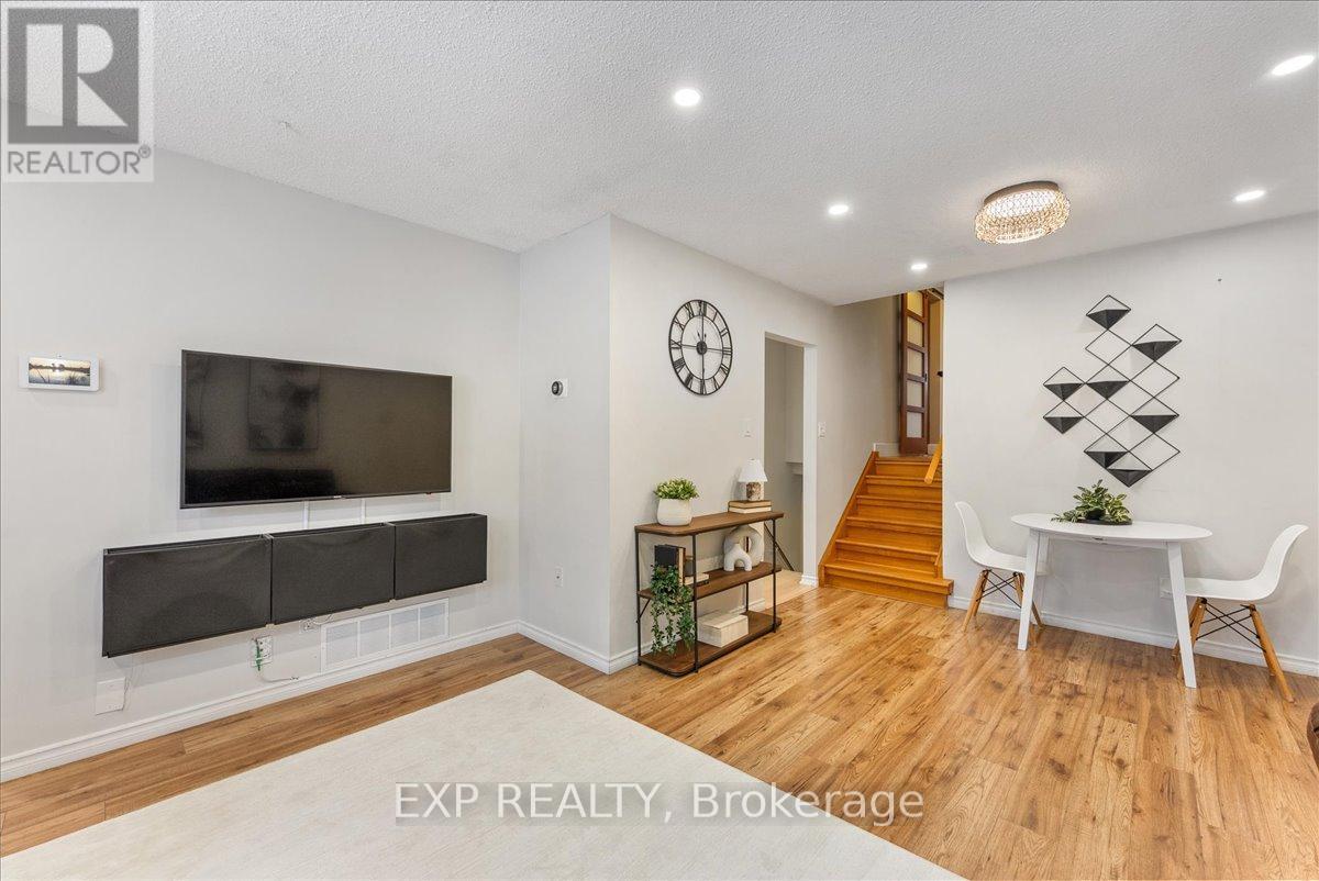 1165 Whitefield Drive, Peterborough (Otonabee Ward 1), ON - Indoor