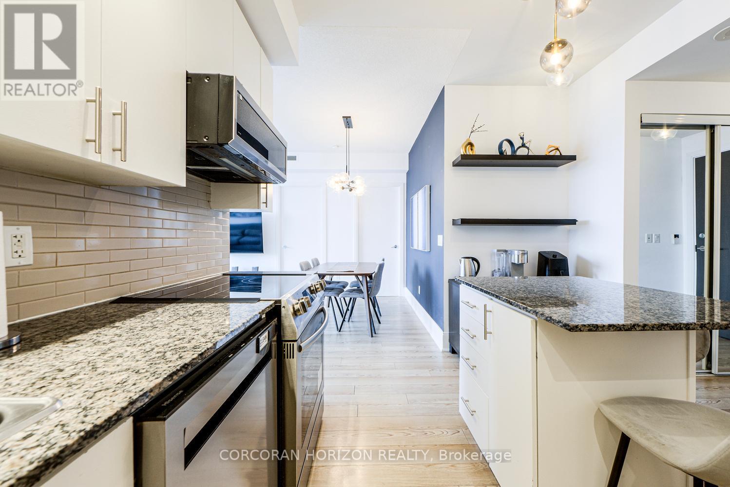 2509 - 181 Wynford Drive, Toronto, ON - Indoor Photo Showing Kitchen With Upgraded Kitchen