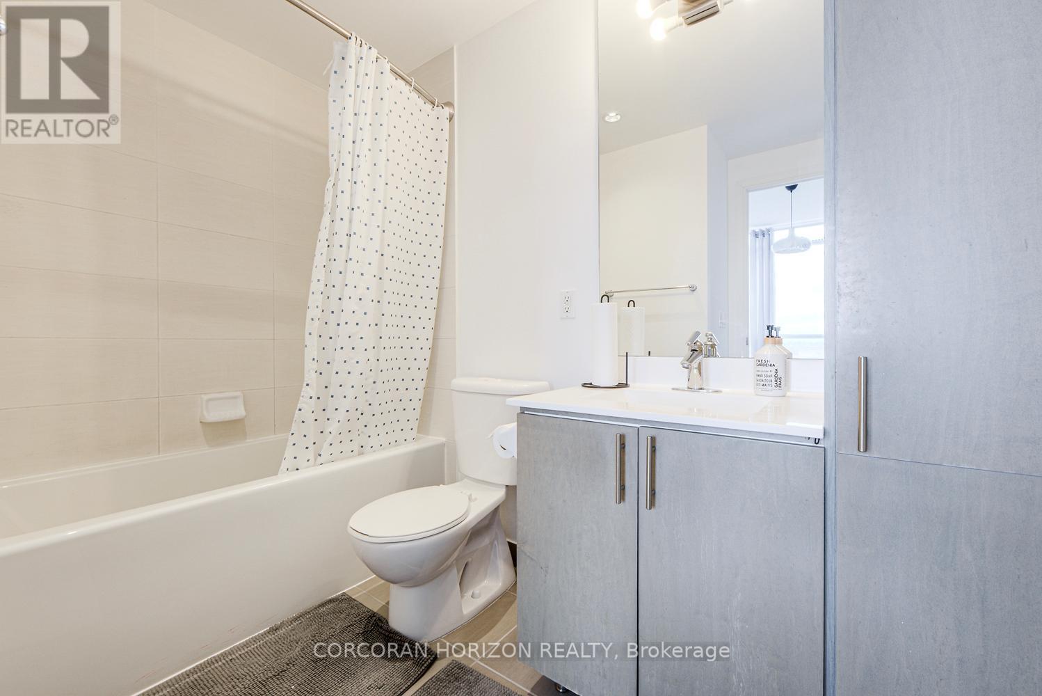 2509 - 181 Wynford Drive, Toronto, ON - Indoor Photo Showing Bathroom