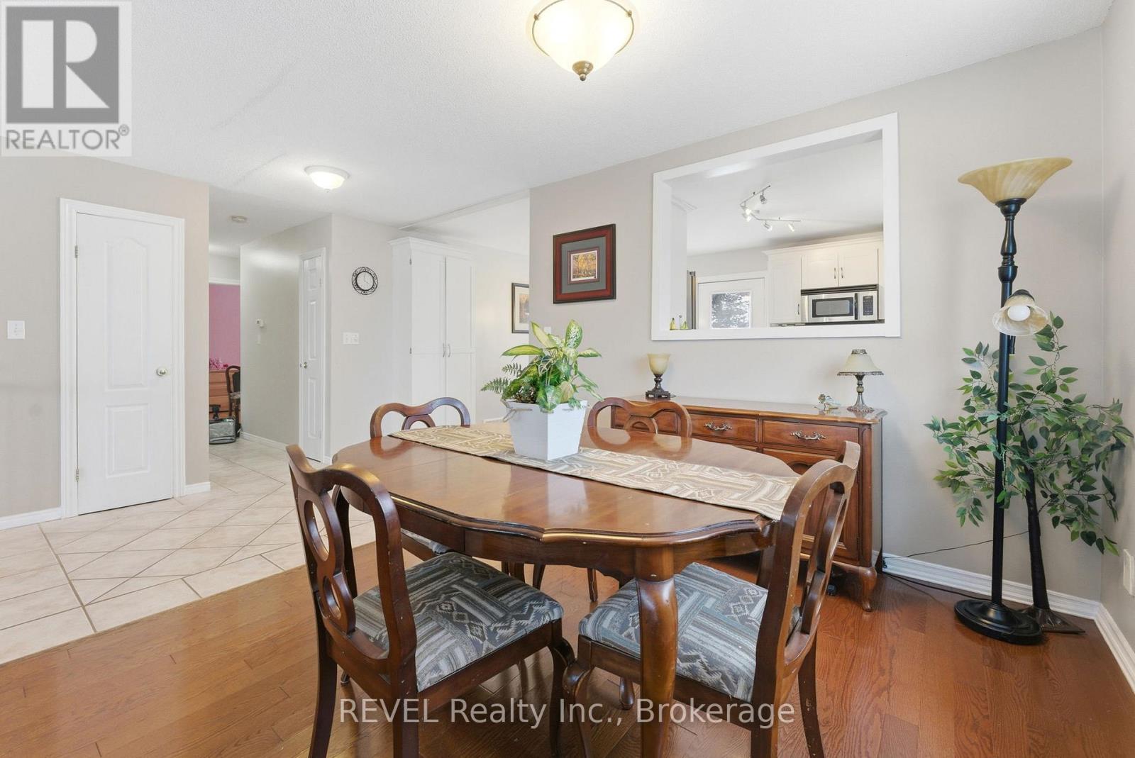 5 Barbara Avenue, Oro-Medonte, ON - Indoor Photo Showing Dining Room