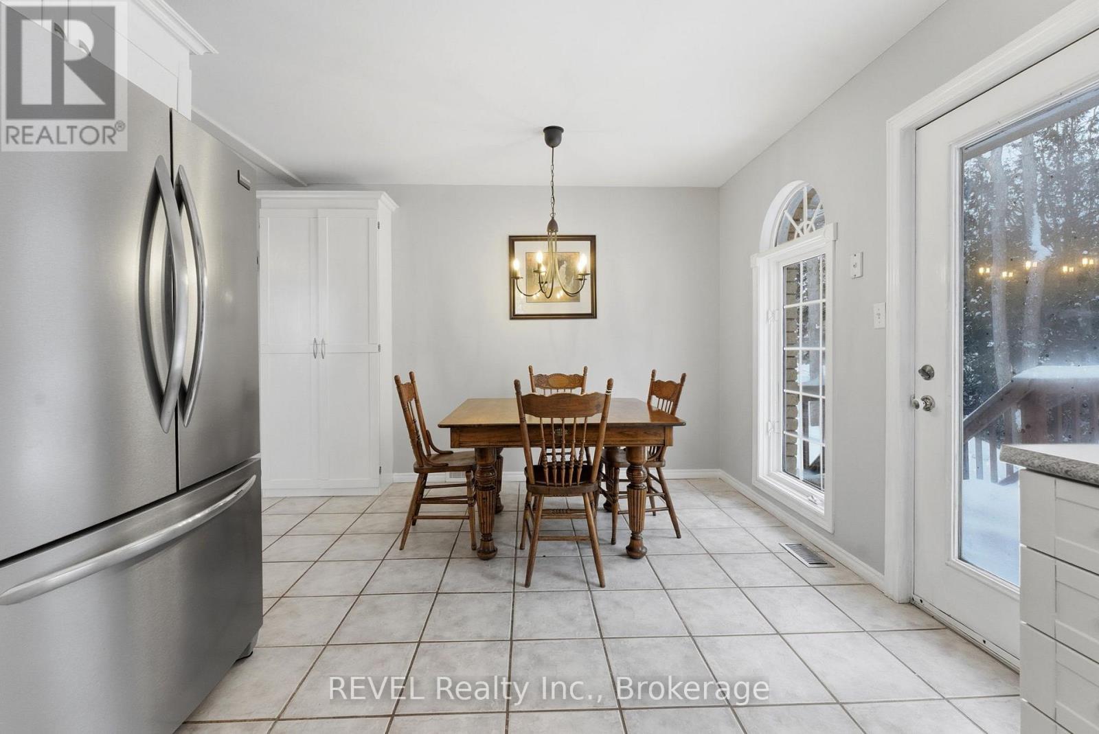 5 Barbara Avenue, Oro-Medonte, ON - Indoor Photo Showing Dining Room