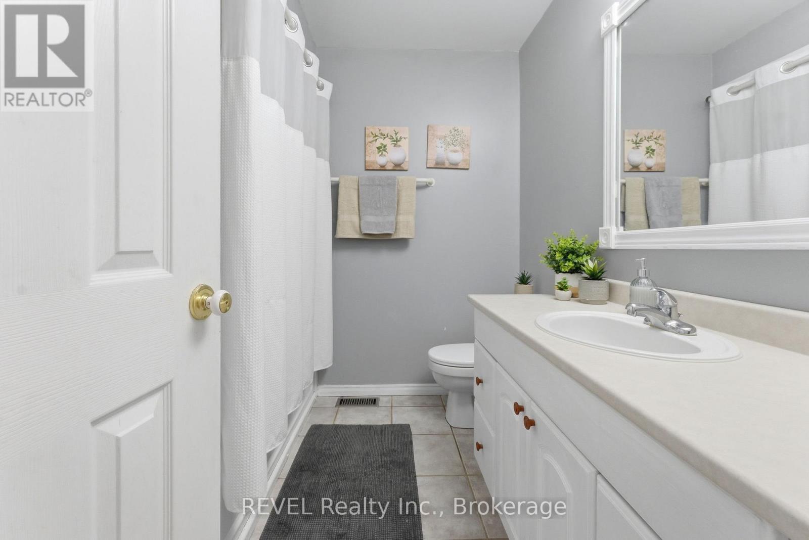 5 Barbara Avenue, Oro-Medonte, ON - Indoor Photo Showing Bathroom