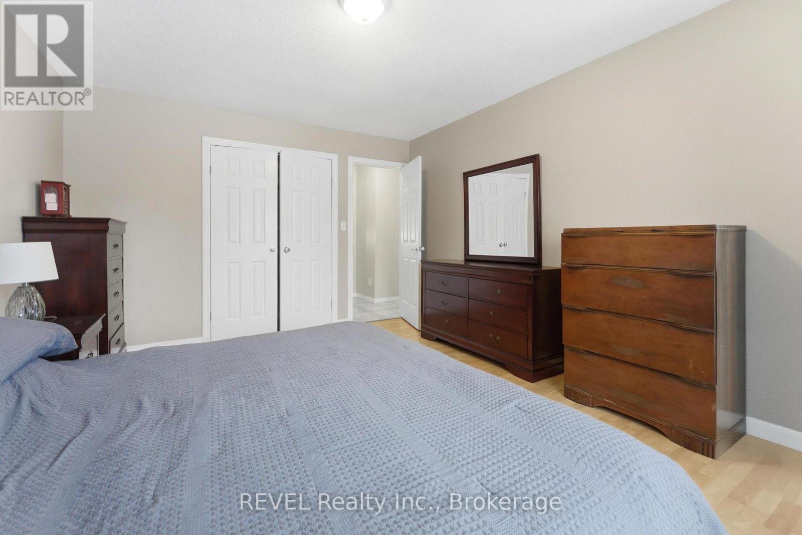 5 Barbara Avenue, Oro-Medonte, ON - Indoor Photo Showing Bedroom